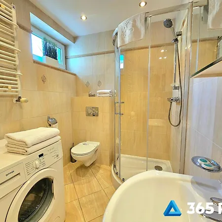 365pam - Safari - Garaż W Cenie Kołobrzeg